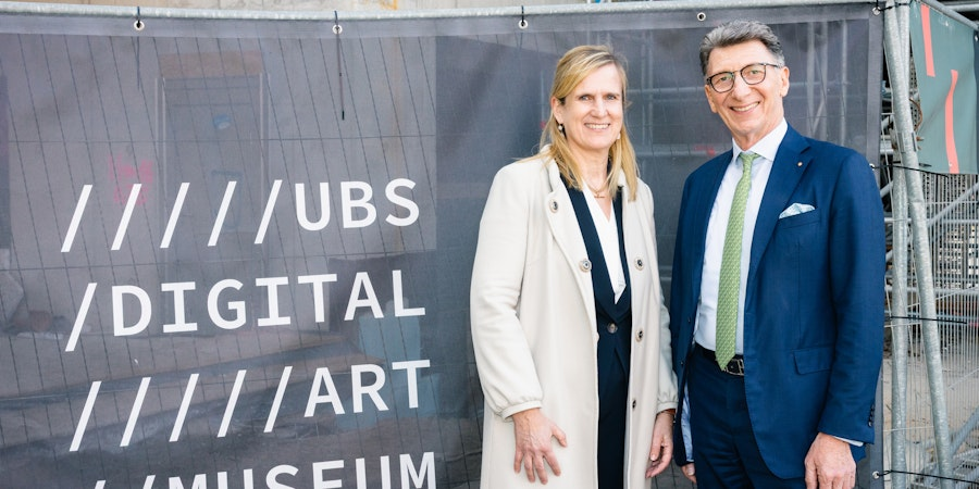 Caren Brockmann, Geschäftsführerin UBS Digital Art Museum, und Ulrich Leitermann, Vorsitzender der Vorstände SIGNAL IDUNA © UBS Digital Art Museum, Foto: Maximilian Probst