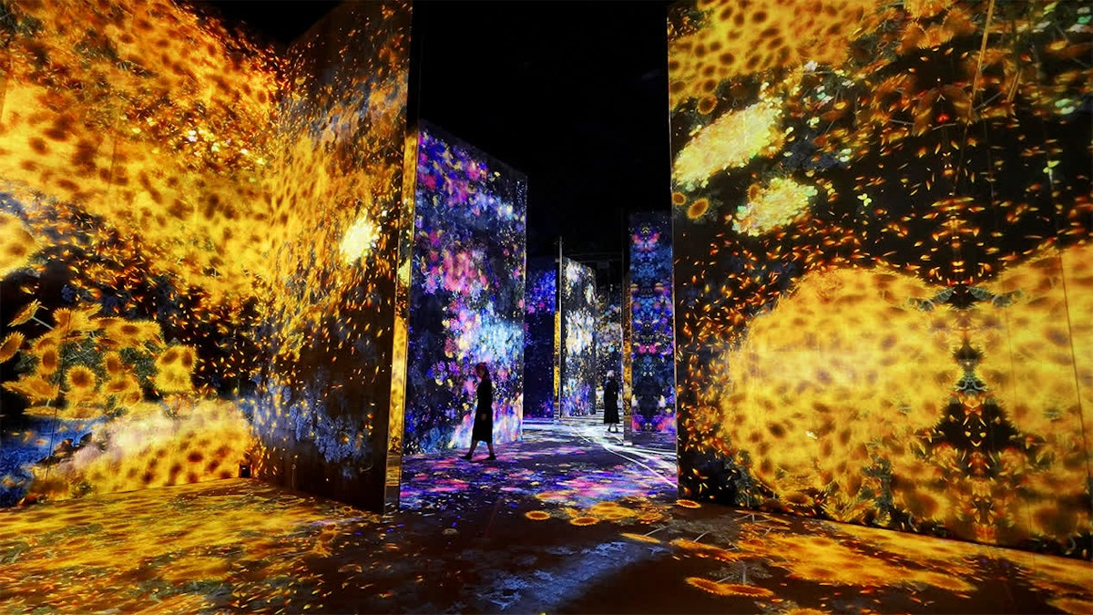 teamLab, Flowers and People, Cannot be Controlled but Live Together, Courtesy teamLab Borderless Tokyo © teamLab
